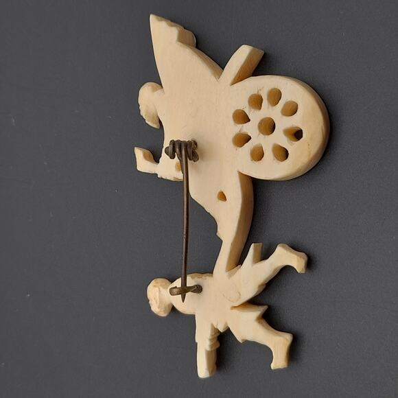 Vintage Carved Celluloid Rickshaw Brooch, Asian Scene Pin, 3 Inches - Picture 3 of 7